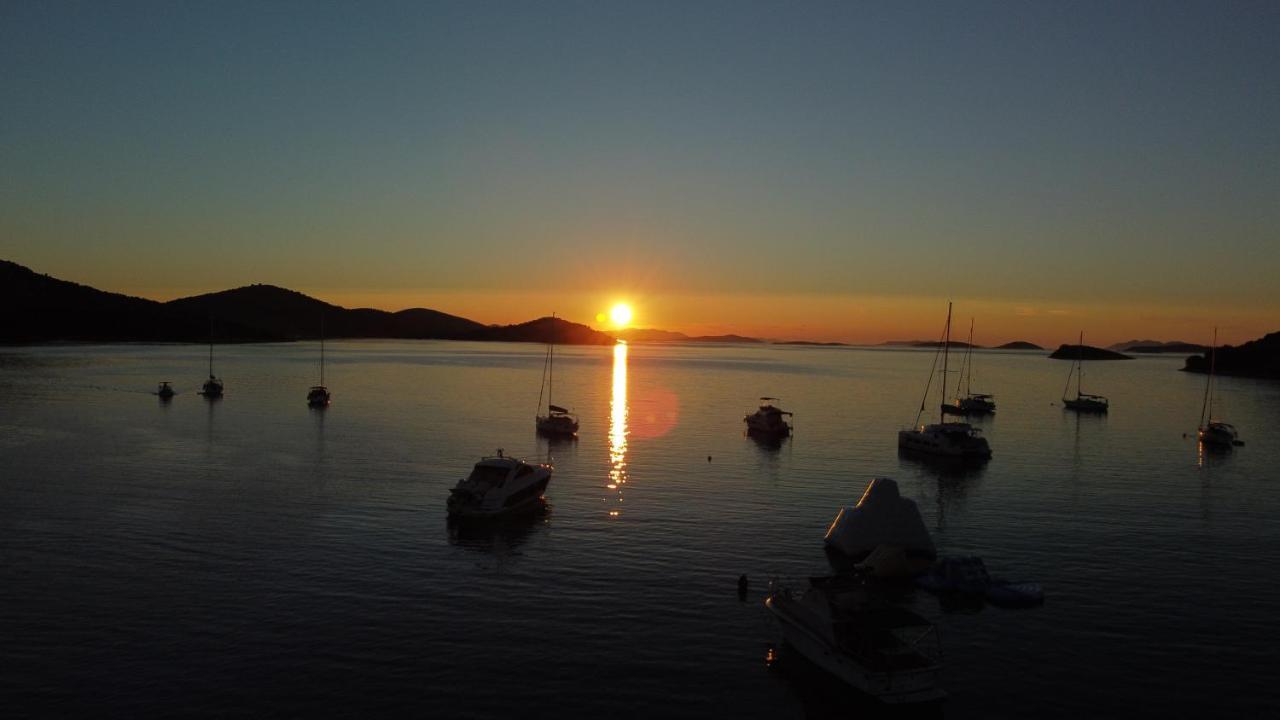 Beach House Danica - Resort & Tavern Bain, Free Transport, Pool, Island Of Zut - Kornati Pristanisce Exterior photo