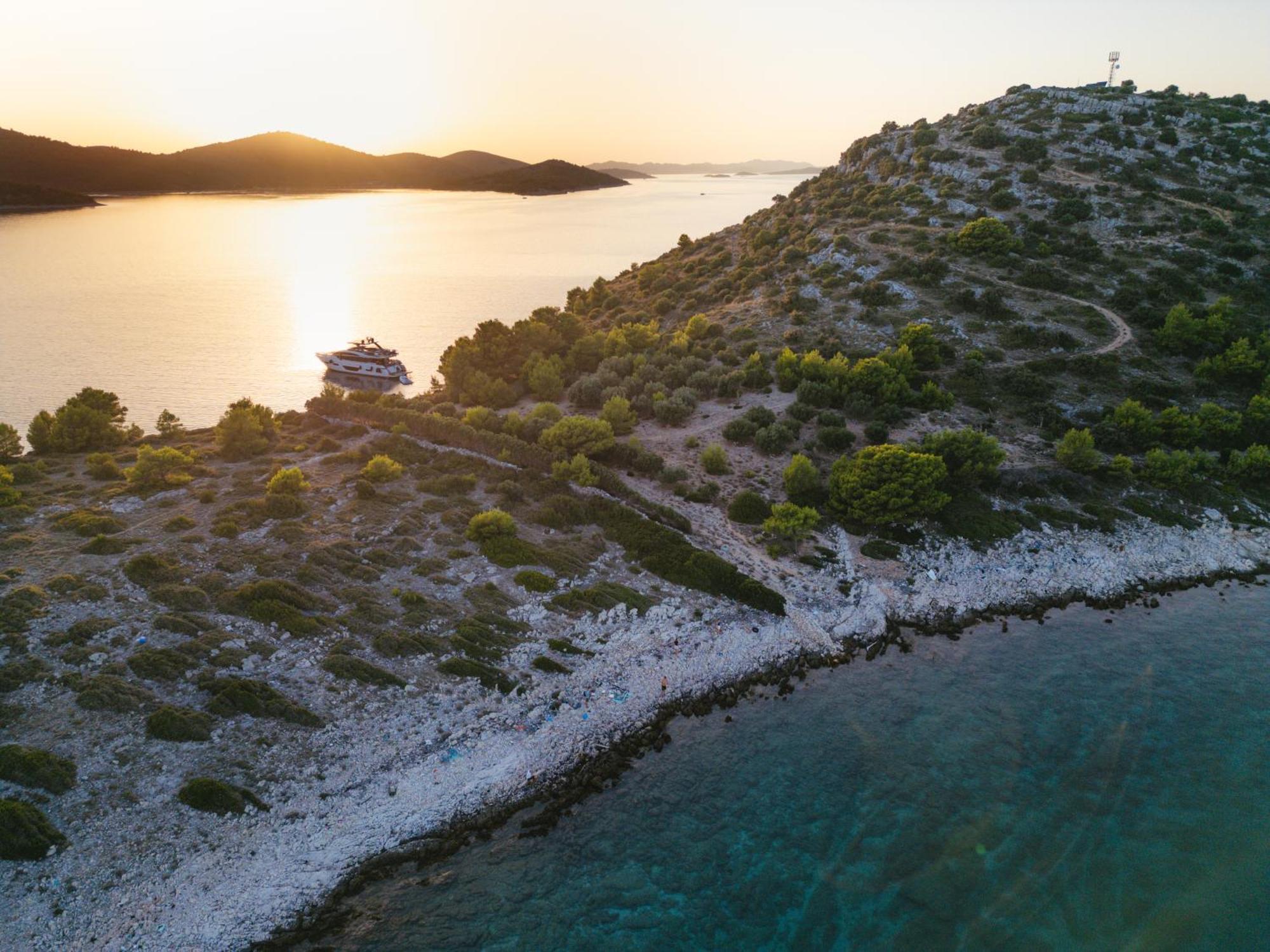 Beach House Danica - Resort & Tavern Bain, Free Transport, Pool, Island Of Zut - Kornati Pristanisce Exterior photo
