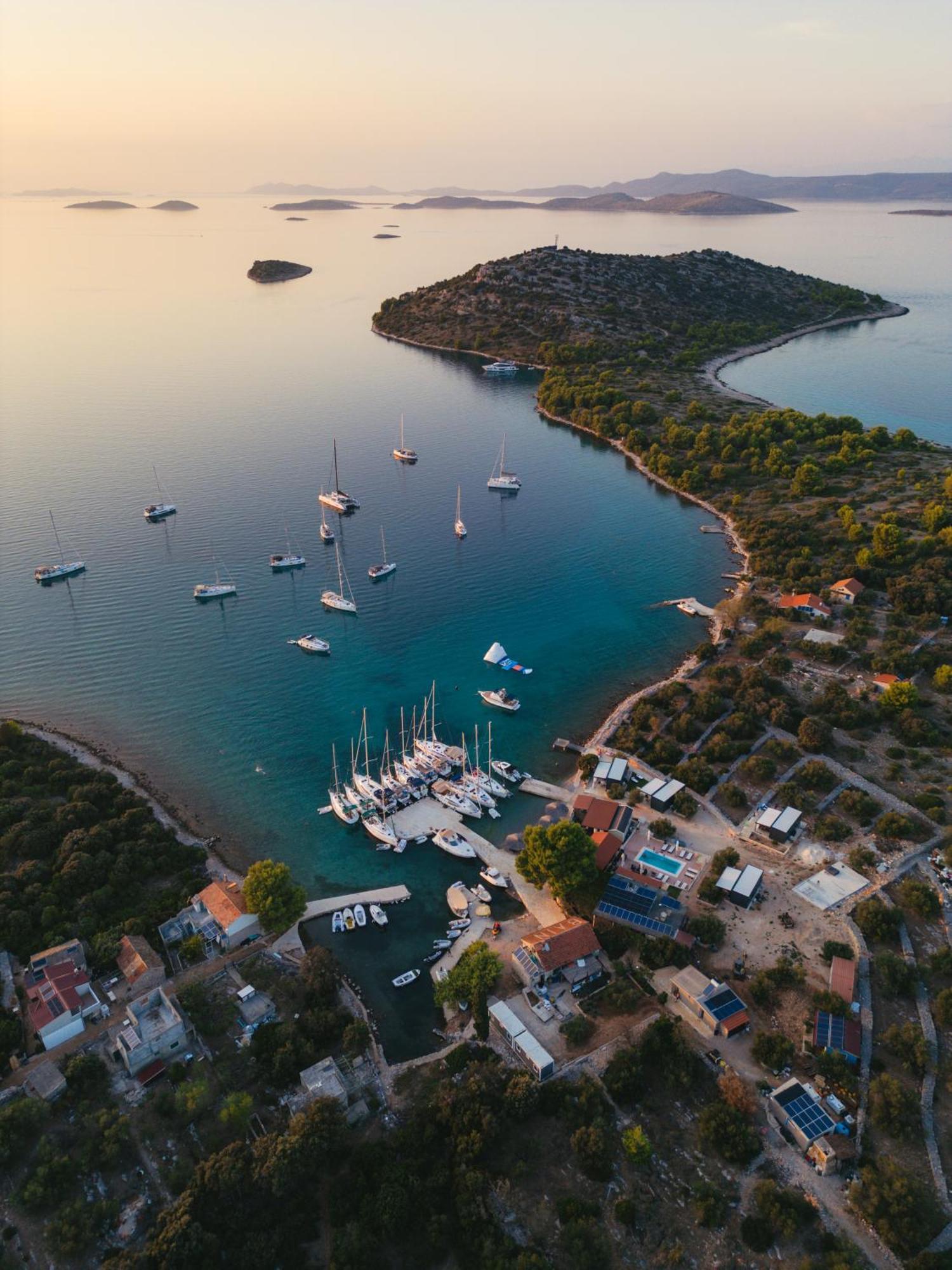 Beach House Danica - Resort & Tavern Bain, Free Transport, Pool, Island Of Zut - Kornati Pristanisce Exterior photo